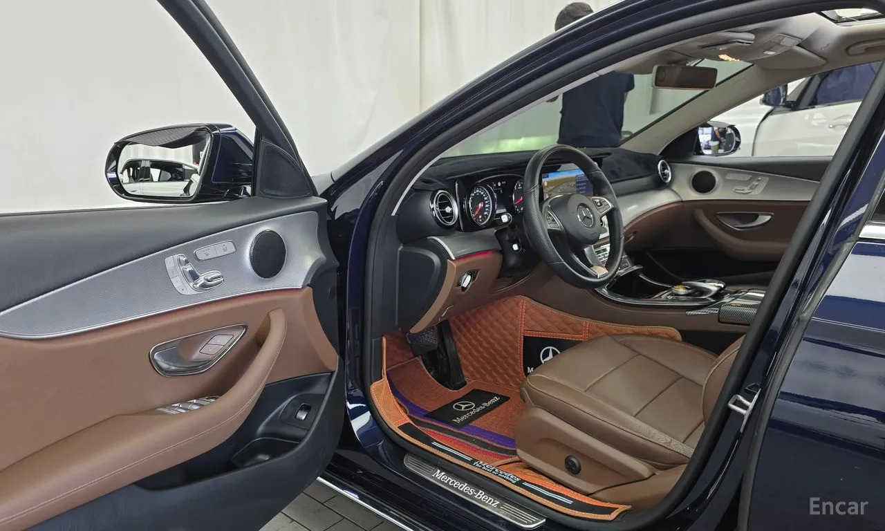 MERCEDES-BENZ E200 W213