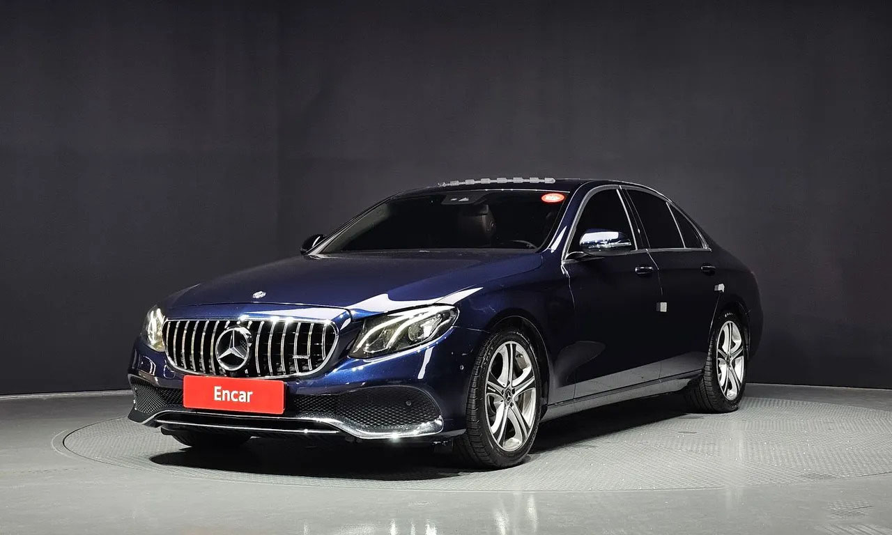 MERCEDES-BENZ E200 W213