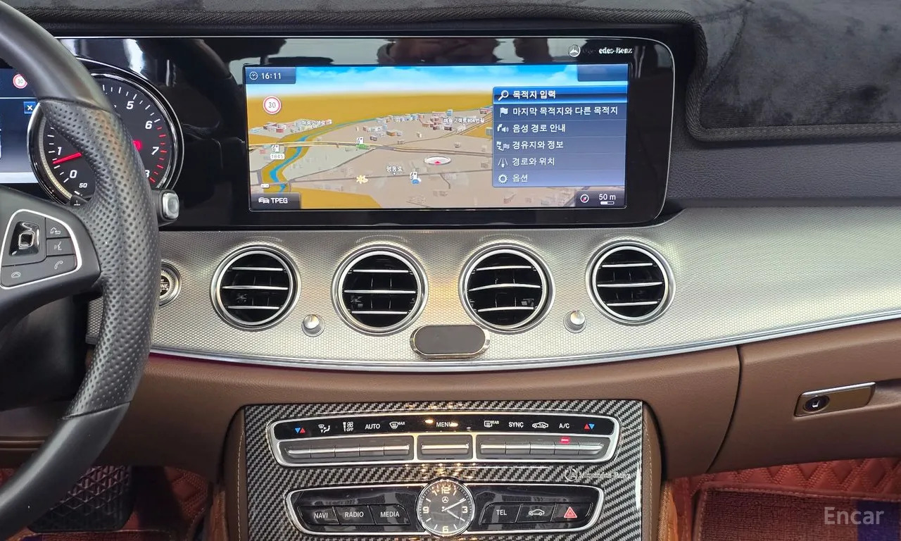 MERCEDES-BENZ E200 W213