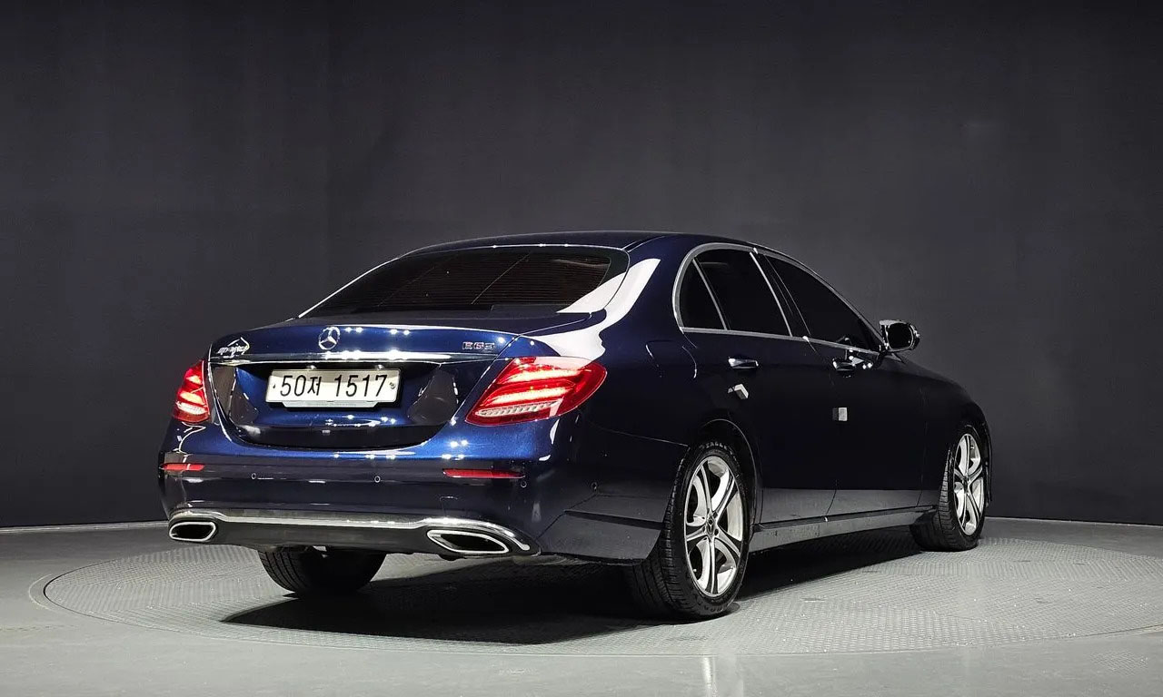 MERCEDES-BENZ E200 W213