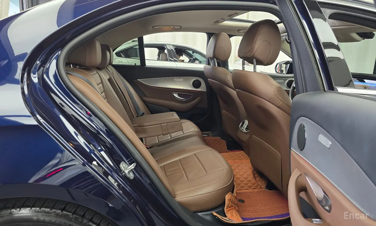 MERCEDES-BENZ E200 W213