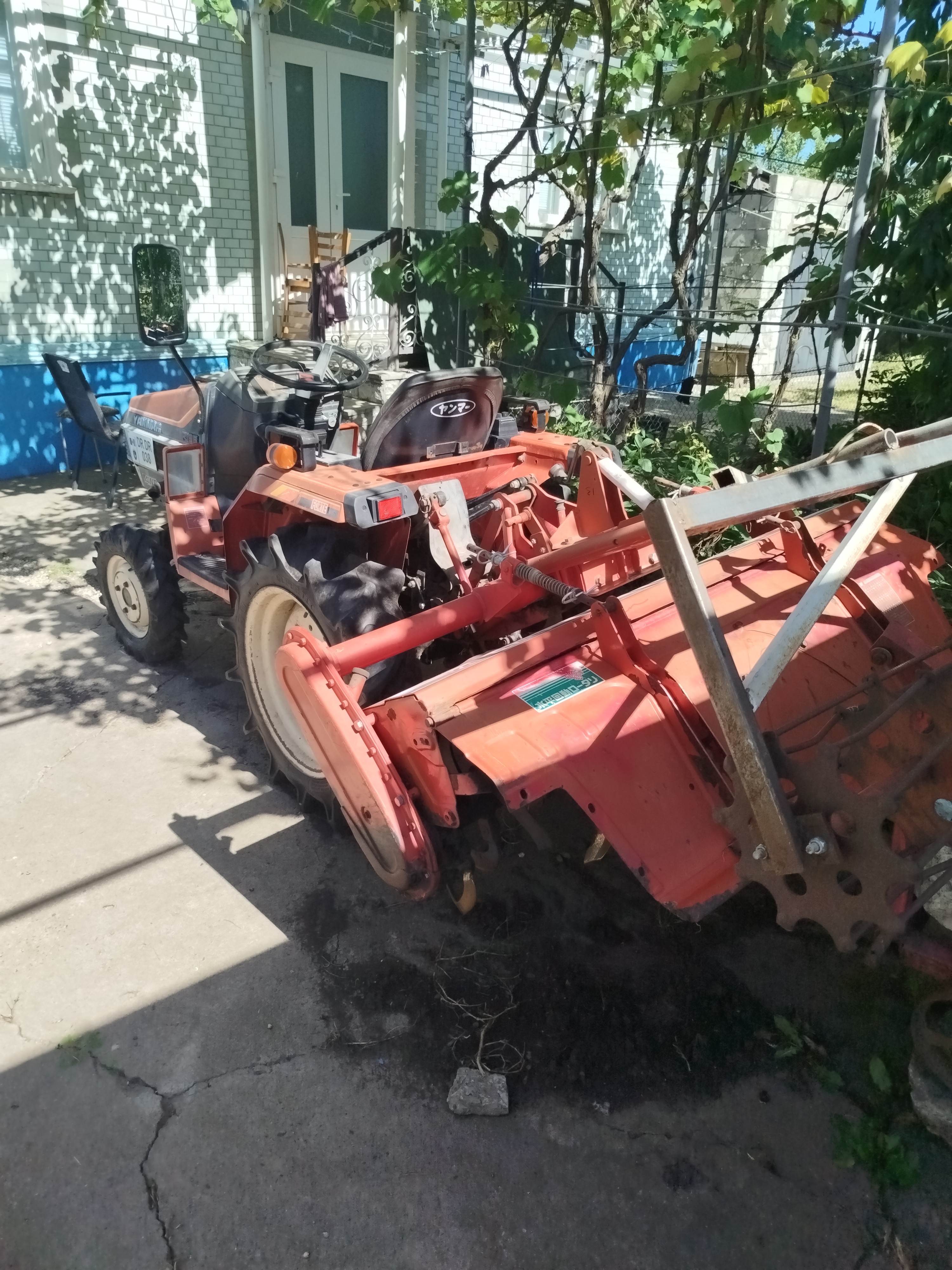 Vând tractor