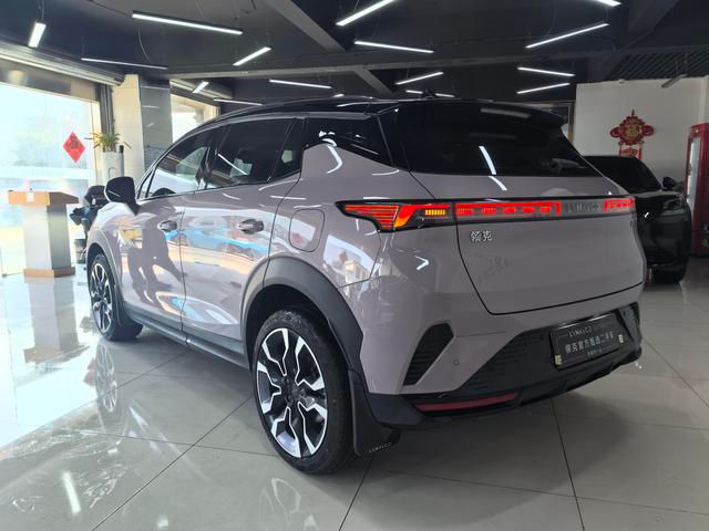 Lynk & Co 06