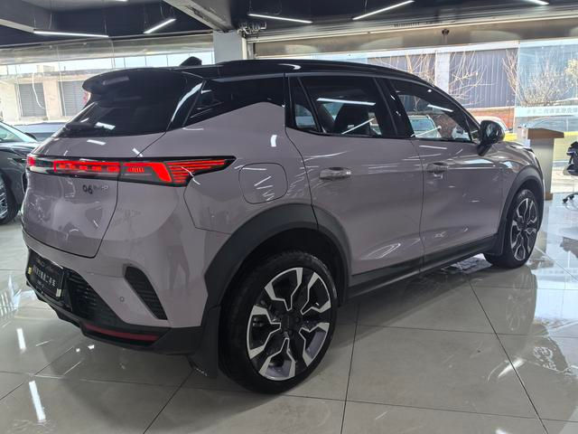 Lynk & Co 06