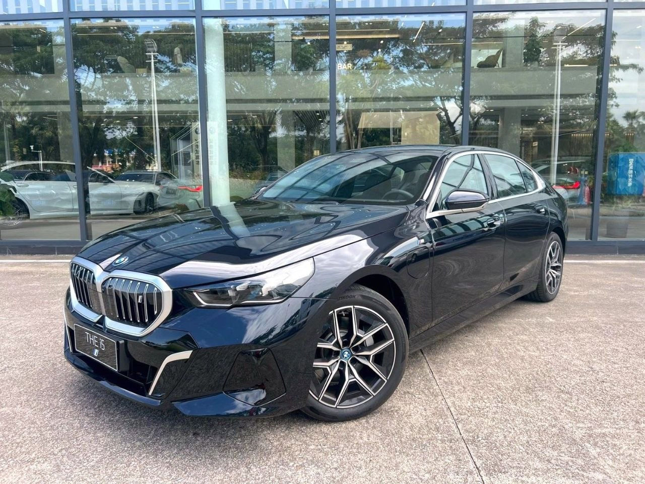 BMW i5