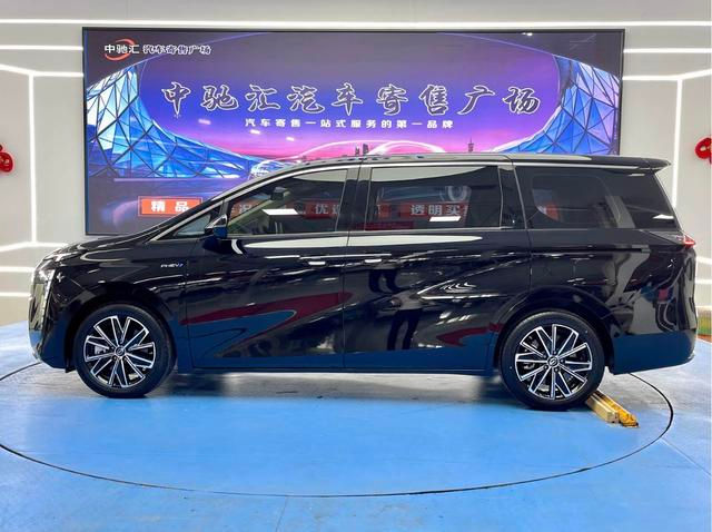 GAC Trumpchi M8