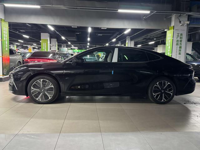 Geely Galaxy E8