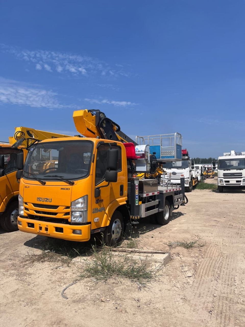 Noua platformă auto pe șasiul isuzu M100 GK32
